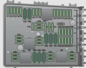 Compartiment moteur Audi S3 2008, emplacement du fusible de l'allume-cigare.