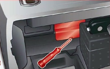 Emplacement des fusibles Audi E-Tron 2019-2020, compartiment à bagages arrière gauche.