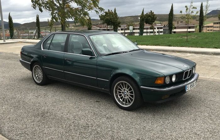 BMW 730, 735i, 735iL, 750iL (e32) (1991) – Boîte à fusibles