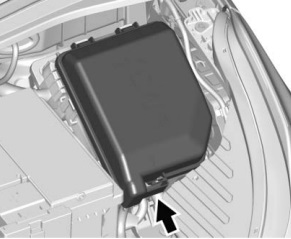 Emplacement de la boîte à fusibles du compartiment moteur d'une Chevrolet Spark (2016-2020) sans CVT.
