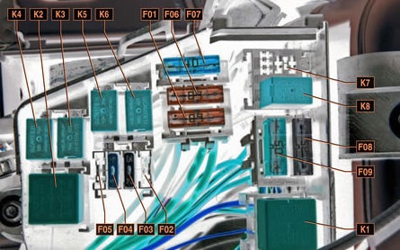 Vue détaillée du compartiment moteur d'un véhicule fabriqué entre 2008 et 2012.