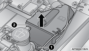 Emplacement du fusible dans la boîte du compartiment moteur, vue détaillée.