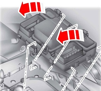 Illustration des étapes pour déverrouiller et soulever la boîte à fusibles.