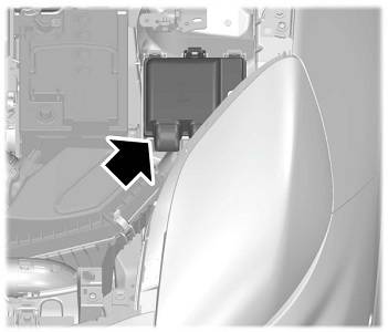 Vue du compartiment moteur montrant la boîte à fusibles principale.