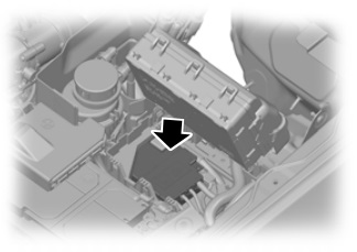 Boîtier de fusibles n°2, fixé à la borne positive de la batterie.