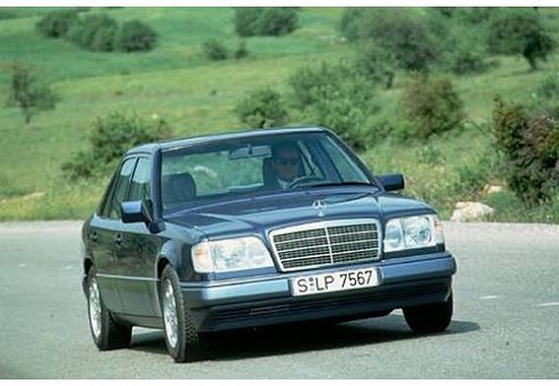 Mercedes-Benz Classe E w124 (E300 Turbodiesel) – Boîte à fusibles