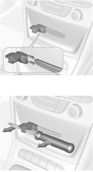 Retrait du couvercle de fusible du tableau de bord avec adaptateur.