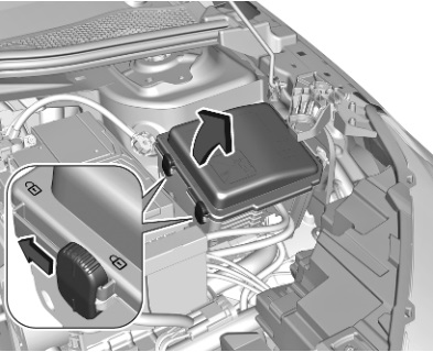Emplacement de la boîte à fusibles du compartiment moteur, couvercle retiré.