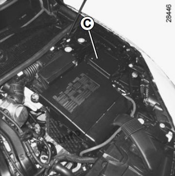 Boîte à fusibles du compartiment moteur pour modèles 2008-2015.