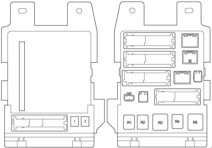 Détail de la boîte à fusibles de l'habitacle pour le système de navigation.