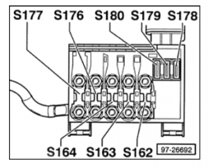Schéma des fusibles du support de batterie pour le hayon.